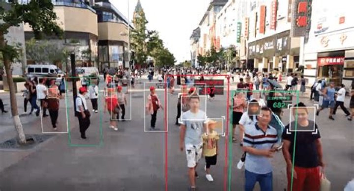 500 Megapixel Super Camera Picks Faces Out in Crowds of Thousands