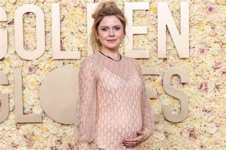 Annie Murphy Weight Gain – Is Actress Pregnant?