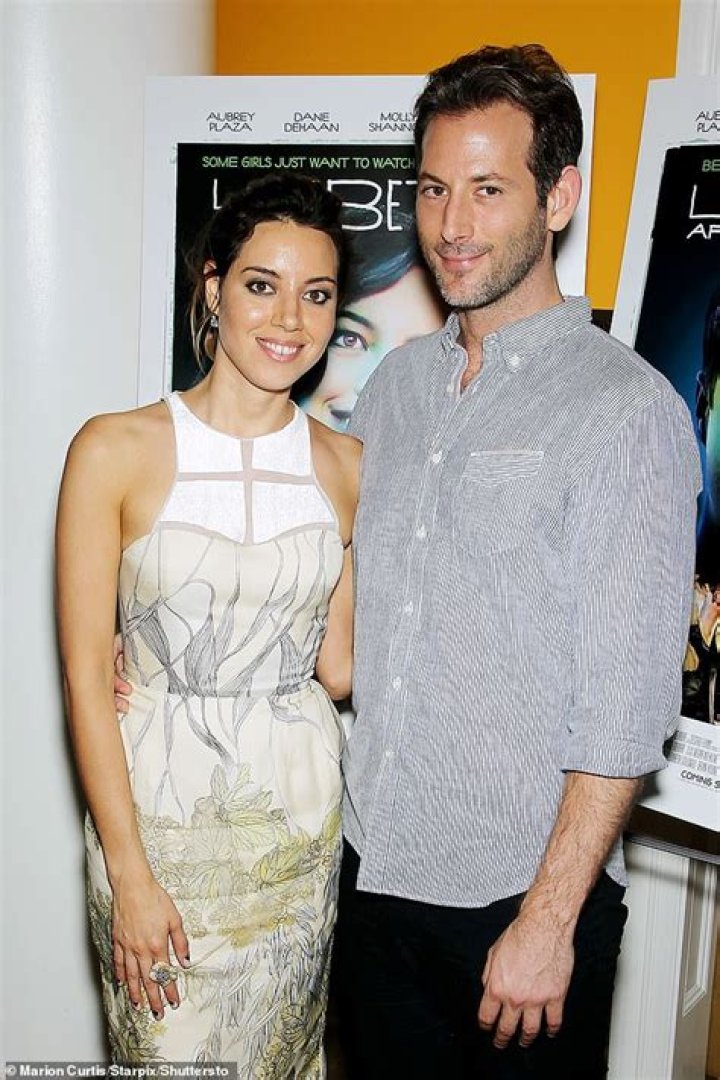 Aubrey Plaza: Boyfriend, net worth, tattoos, smoking &amp; body measurements