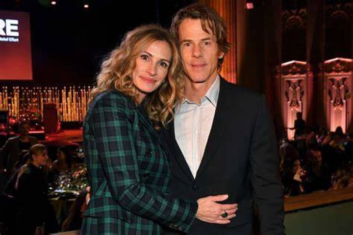 Behind The Scenes: The Life Of Julia Roberts' Brother
