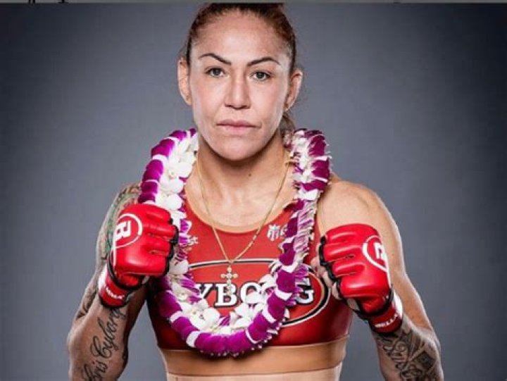 Bellator: Meet Cris Cyborg Daughter Gabby Justino, How Old Is She? Father Details
