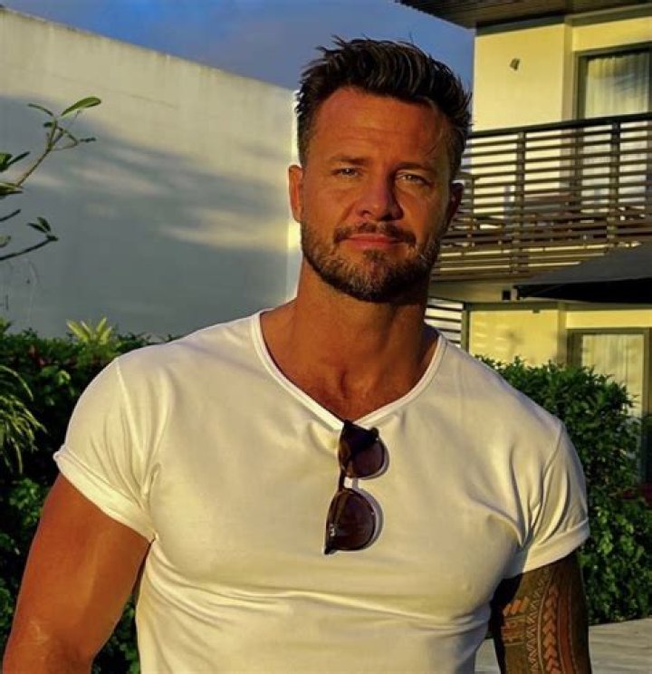 Bobby Holland Hanton Net Worth, Income, Salary, Earnings, Biography