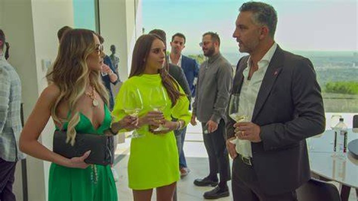 Buying Beverly Hills Allie Lutz Net Worth, Assets And Career Earnings – How Rich Is The Realtor?