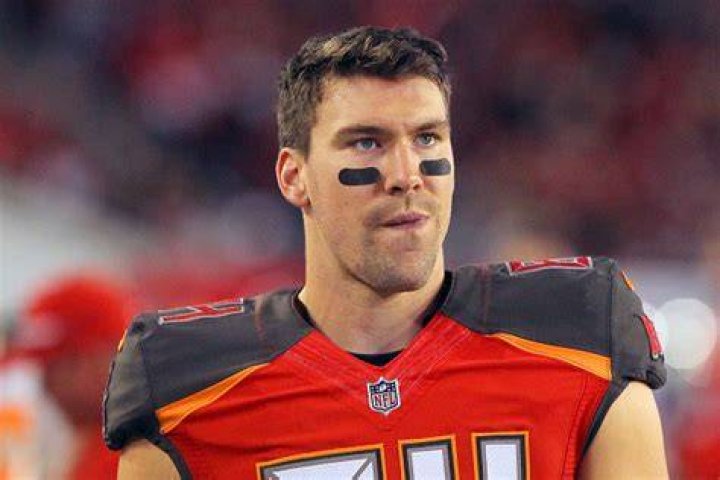 Cameron Brate Salary, Net Worth, Contract, Height, Weight, College