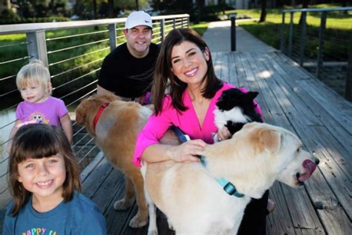 Cathy Hernandez Channel 2: Bio, Age, Husband, Baby, KPRC Texans Cheerleader