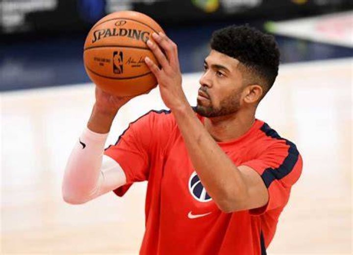 Chandler Hutchison Age, Wikipedia, Biography, Children, Salary, Net Worth, Parents.