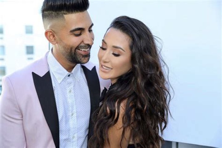  Dhar Mann And His Wife, Laura Avila Manage LiveGlam Company That Founded In 2015