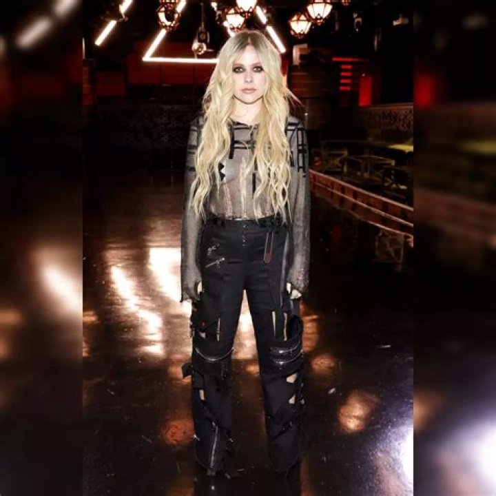 Discovering Avril Lavigne's Height And Weight: The Pop-Punk Icon