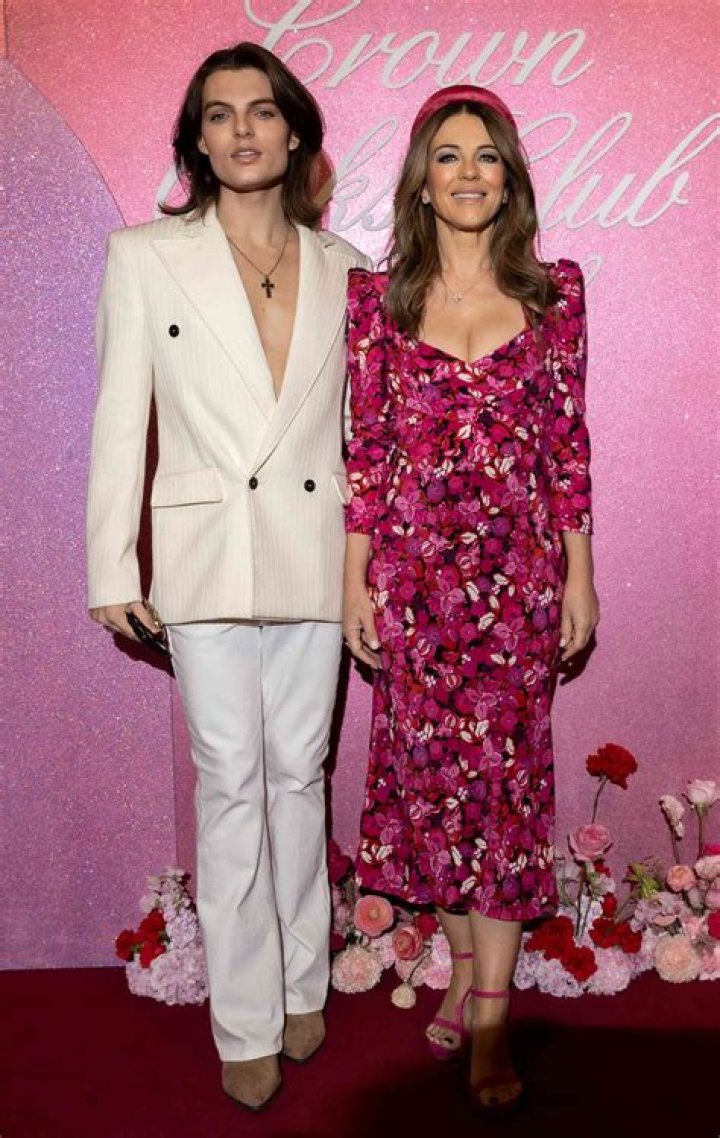 Discovering The Height Of Damian Hurley: How Tall Is He?