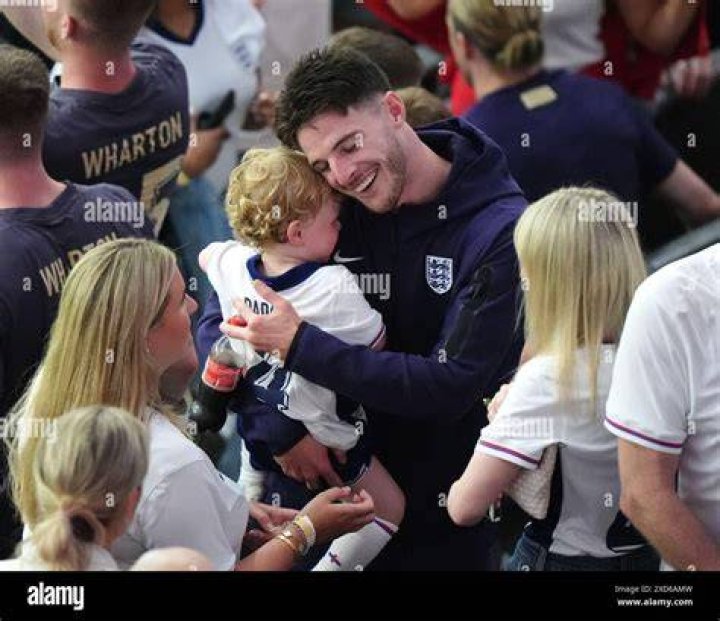 Does Declan Rice Have A Sister? English Footballer Family And Relationships
