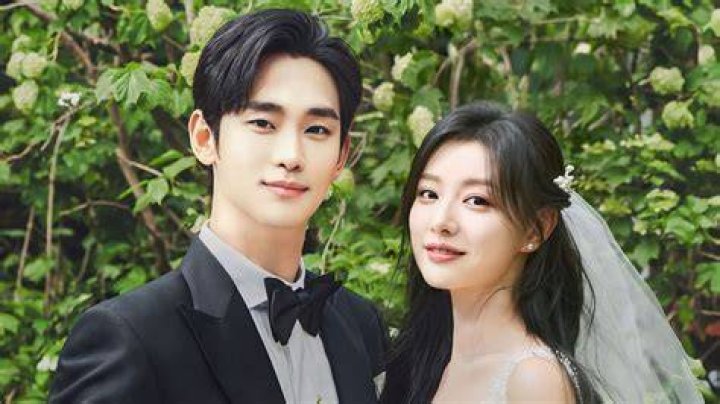 Exploring The Bonds: Kim Soo Hyun's Close Friends