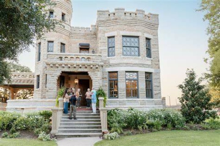 Exploring The Charm Of Lake House Waco TX: Chip And Joanna Gaines' Dream Retreat