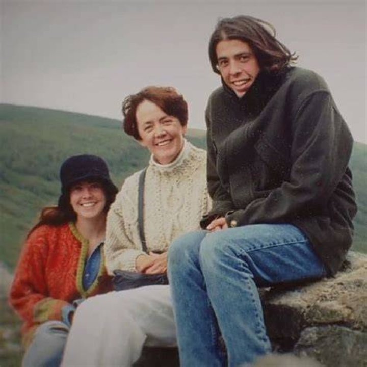 Exploring The Sibling Connections Of Dave Grohl
