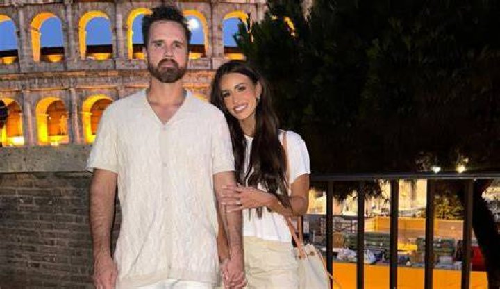 Fashion Blogger Sarah Knuth’s Age, Birthday, Husband, Children, Net Worth