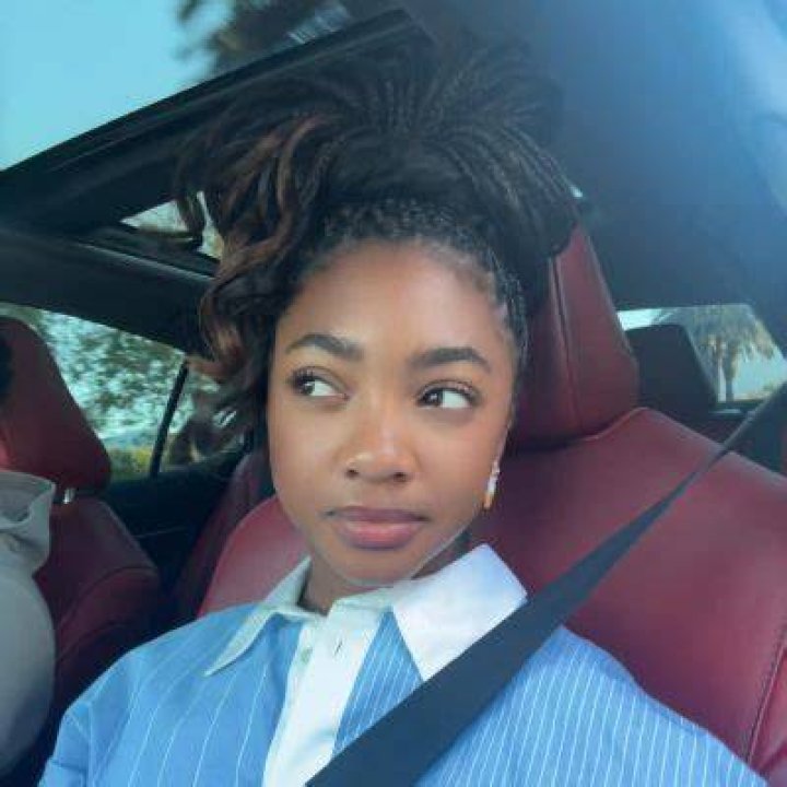 Get To Know Kennisaandra Jeffries: A Rising Star