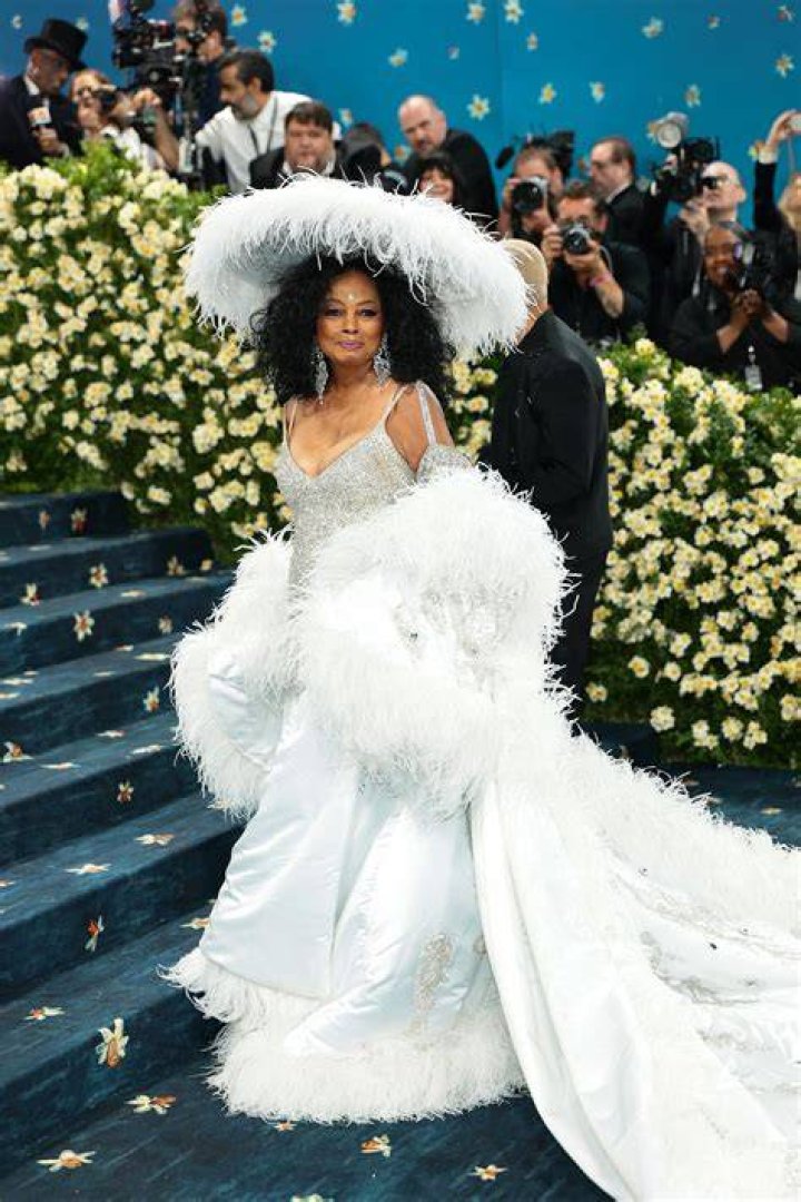 Glastonbury: Does Diana Ross Wear A Wig? American Entertainer New Look Explored