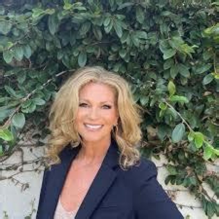 How Much Money Does Marisa Wayne Make? Latest Marisa Wayne Net Worth Income Salary