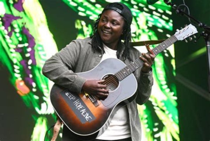 How Old is Joy Oladokun? Meet The Singer on Instagram