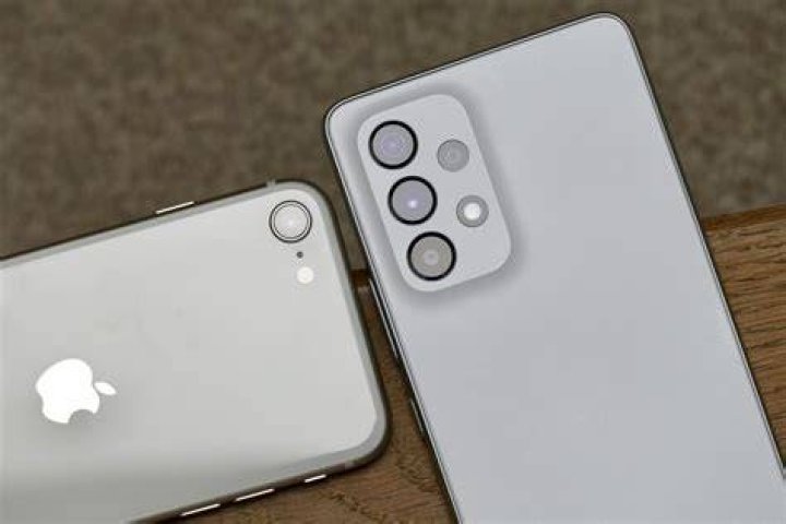 iPhone SE (2022) vs Galaxy A53 camera test left us surprised