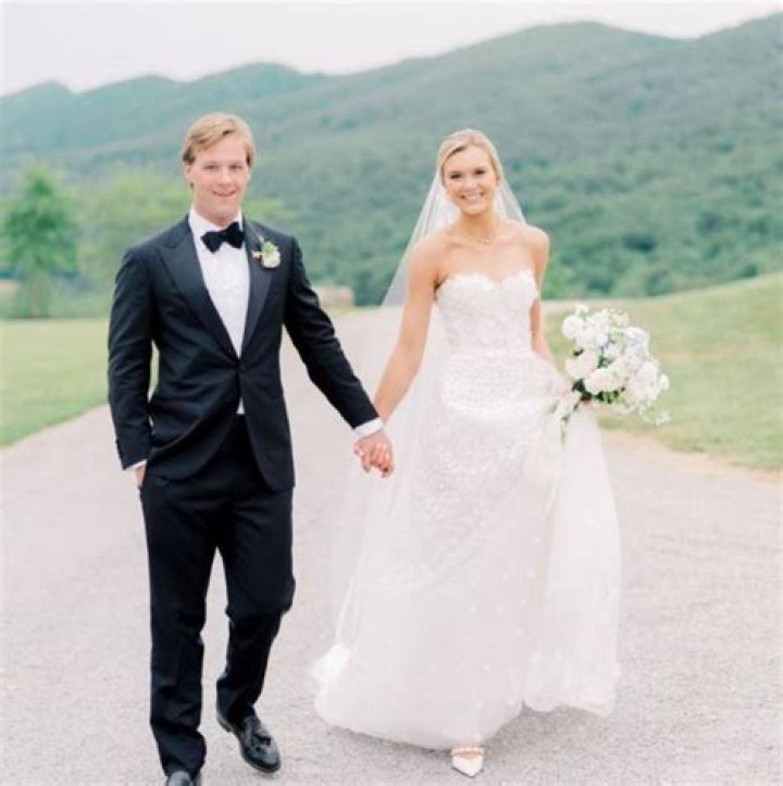 Is Tucker Carlson Married? | Complete Relationship Details