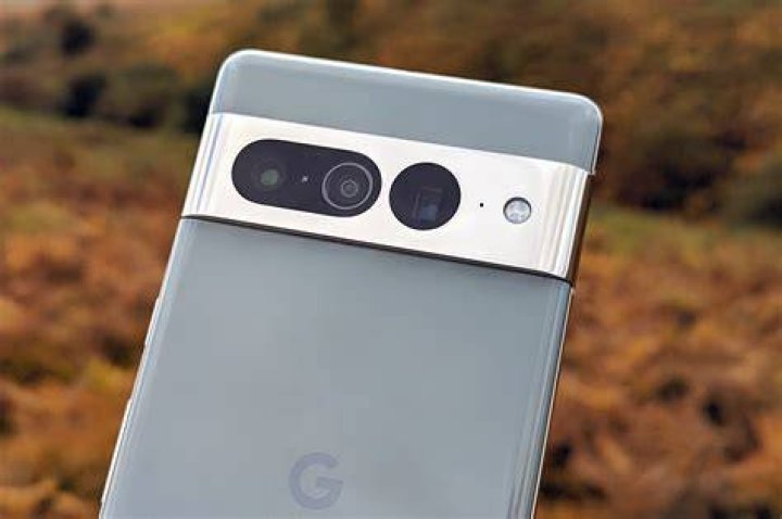 Is your Pixel 7 camera rattling? Here's what it means