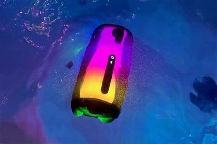 JBL Pulse 5 review: decent sound, trippy lava-lamp light show