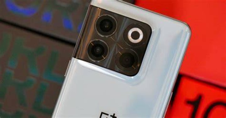 Keep terrible 8MP wide-angle cameras off my phone in 2023
