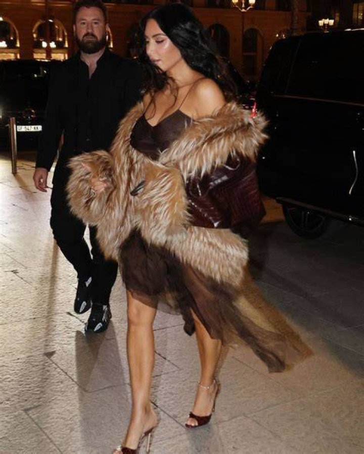 Kim Kardashian Feet, Shoe Size &amp; Shoe Collection