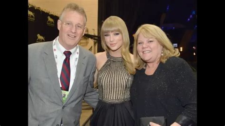 Latest Scoop: Taylor Swift's Parents Remarry | All The Details