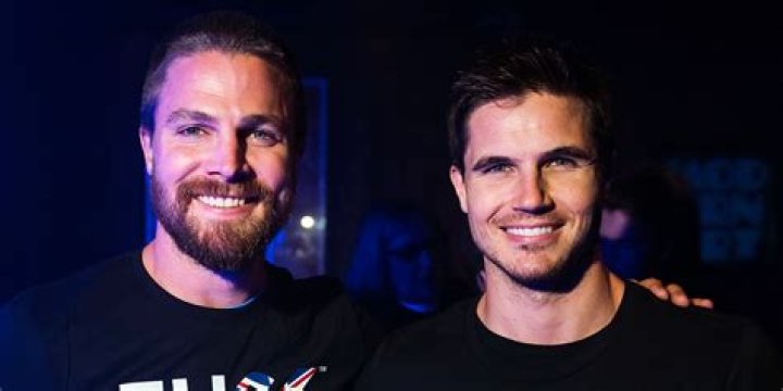 Los Hermanos Amell: Robbie Y Stephen, Talento Familiar En La Pantalla