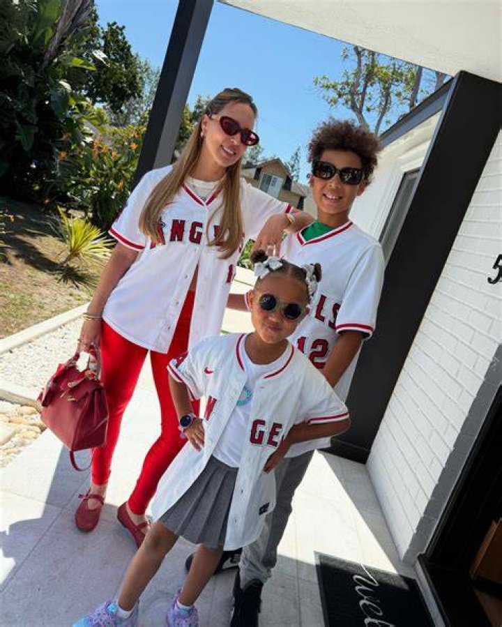 Meet Leydis Serrano – Jorge Soler Wife : How Rich Are They?