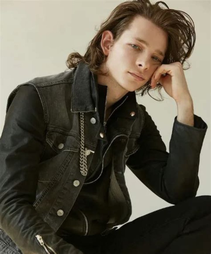 Mike Faist Height: The Definitive Guide To The Actor's Stature