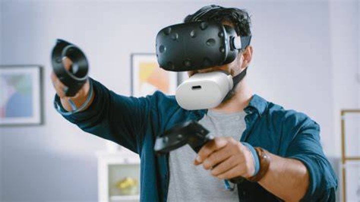 Mutalk is a Strange VR Mic Built to Prevent Sound Leaks