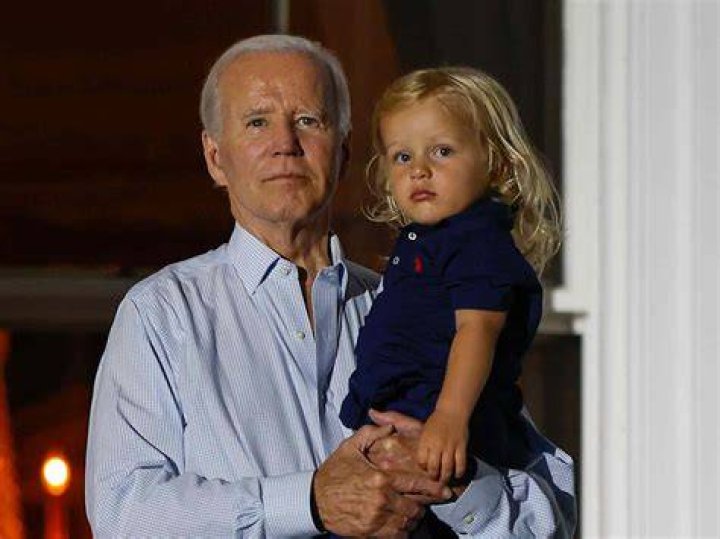 Navy Joan Roberts Age: Wiki, Biography , Birthday and Instagram: Hunter Biden’s Daughter