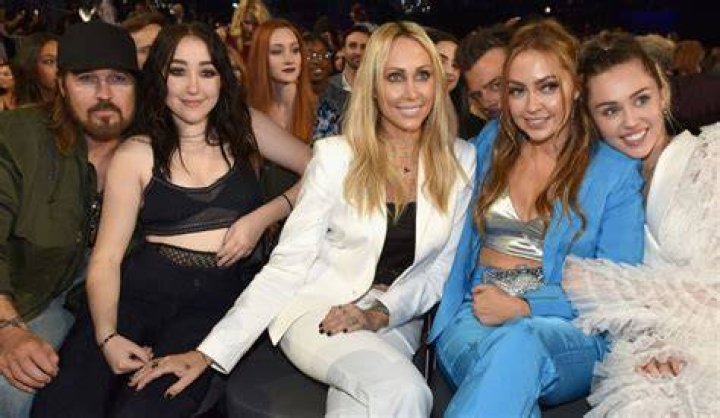 Noah Cyrus: Is She Pregnant? Unraveling The Truth