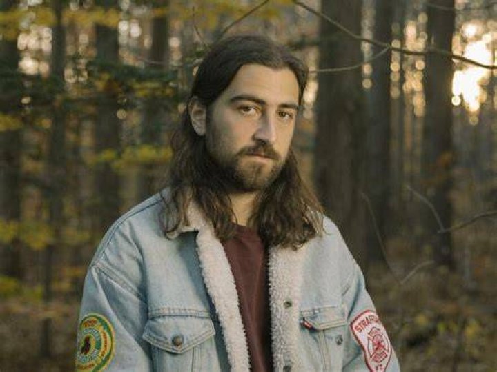 Noah Kahan's Hometown Roots: A Glimpse Into His Artistic Journey