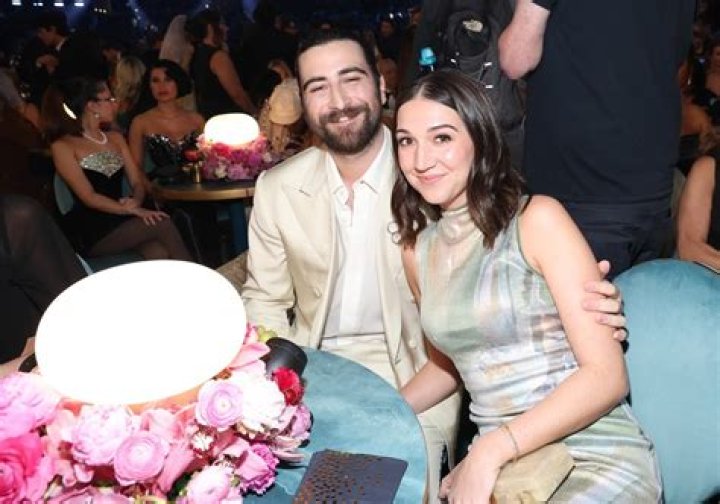 Noah Kahan's Sister: Unveiling A Sibling's Influence