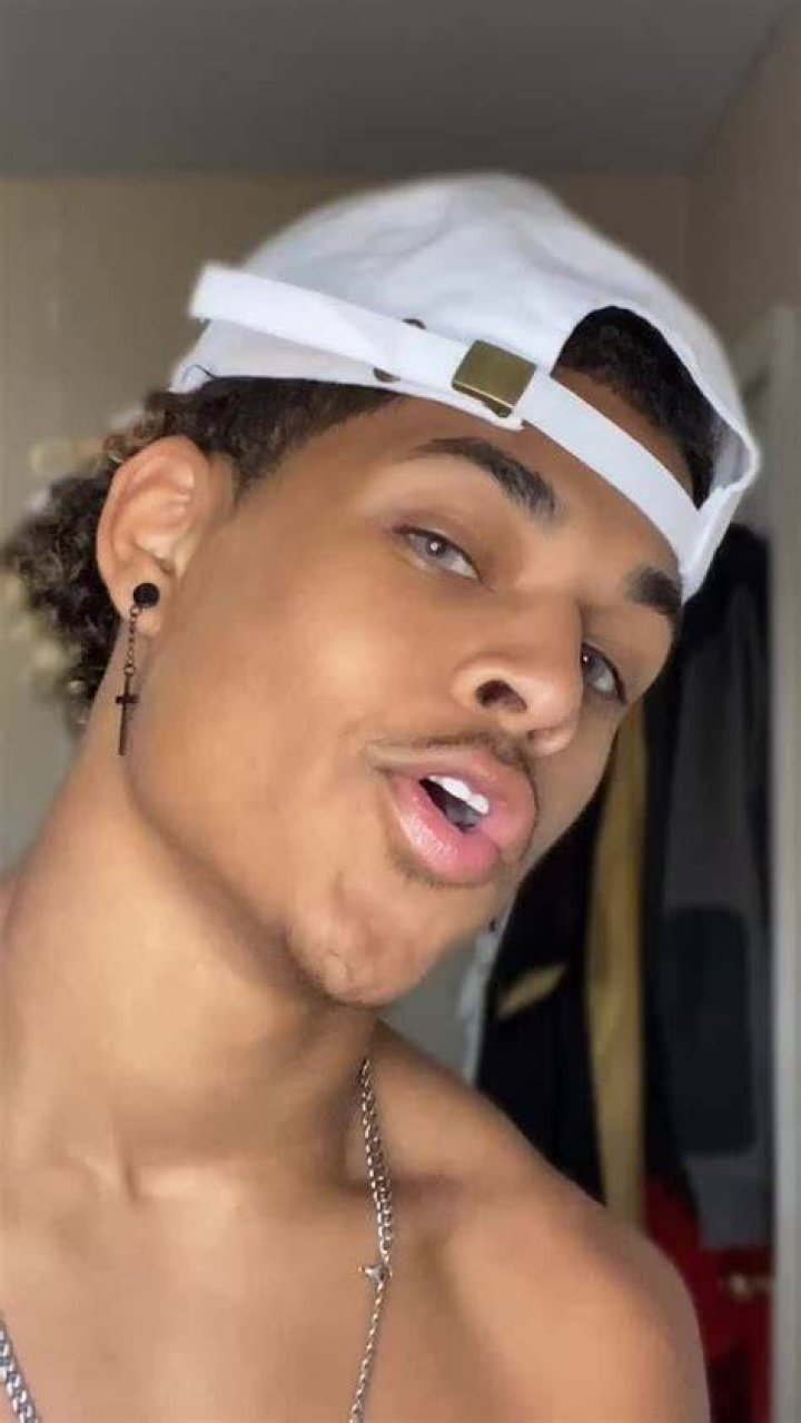 Prettyboiballo Age: 10 Facts To Know About TikTok Star