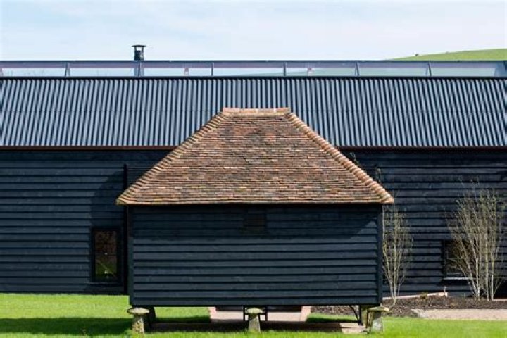 The Ancient Party Barn Went from 18th Century to Smart