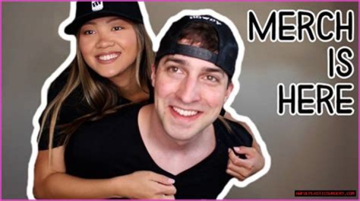 Twitch: Boxyfresh Merch Net Worth, Age, Real Name &amp; Girlfriend