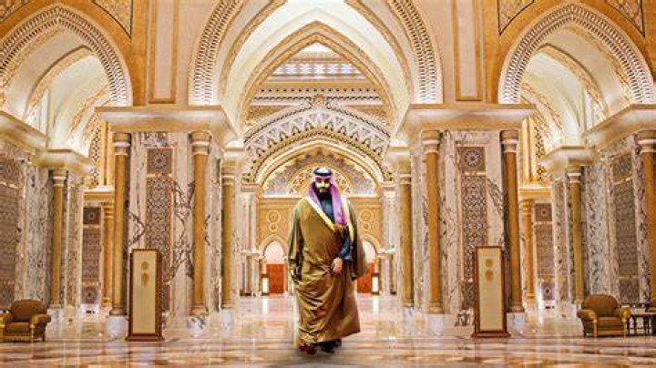 Uncover The Extraordinary Life Of Saudi Arabia's Queen