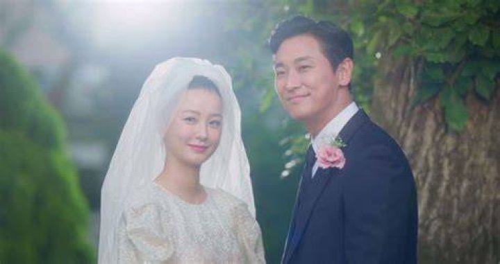Understanding The Age Difference Between Lee Ji Hoon And His Wife