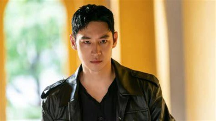 Unraveling The Mystery: Does Lee Je Hoon Have A Wife?