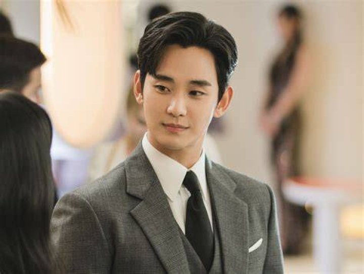 Unveiling Kim Soo-hyun's Earnings: The Reality Behind His Paid Per Episode
