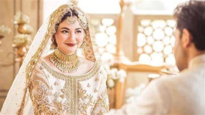 Unveiling The Allure: Hania Aamir's Height And More