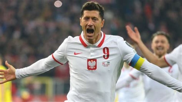 Unveiling The Brilliance Of Robert Lewandowski: A Football Icon