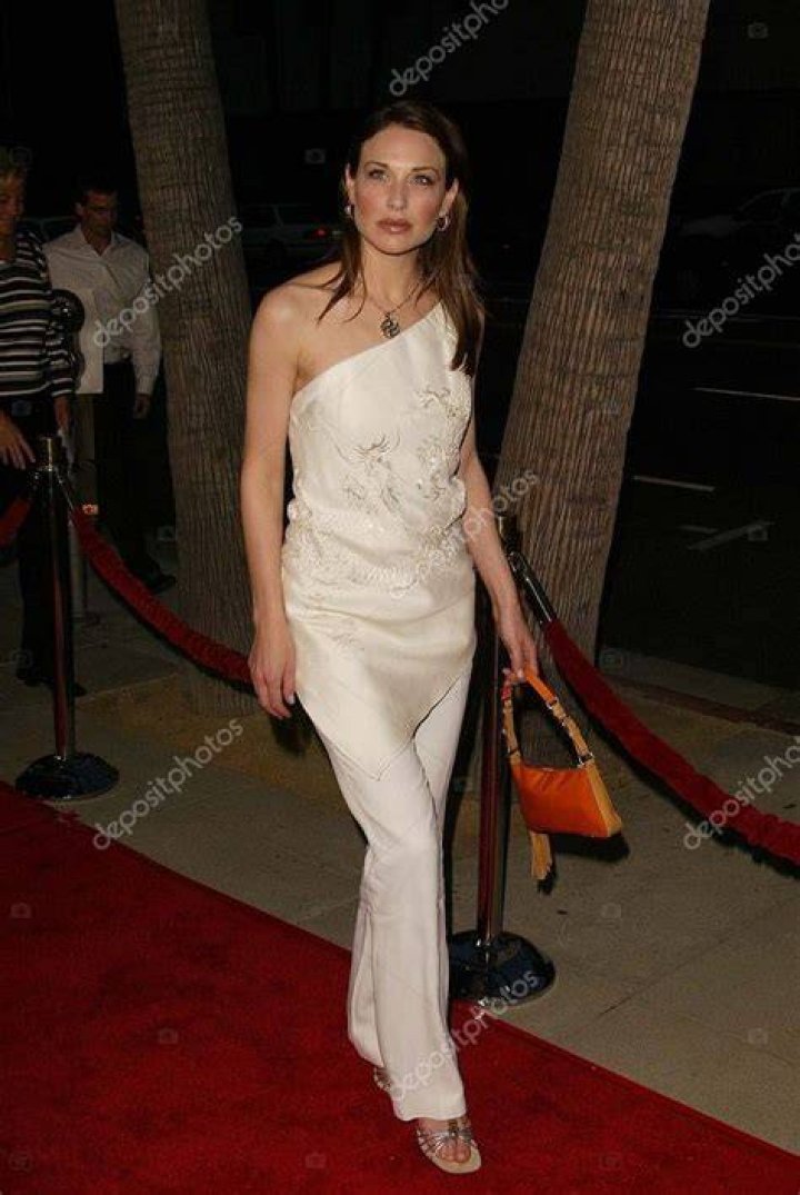 Unveiling The Charisma Of Claire Forlani