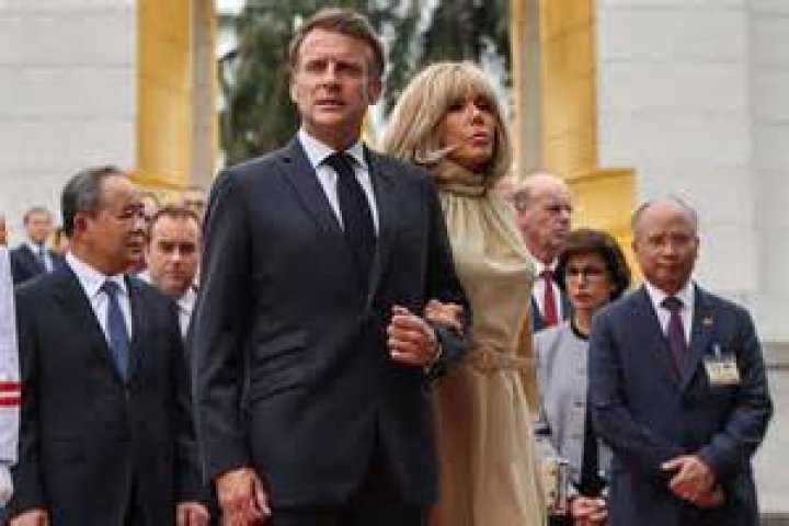 Unveiling The Elegance Of Madame Macron's Perücke