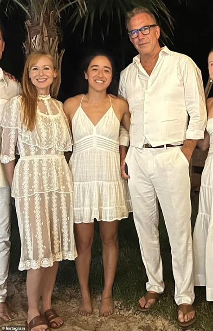 Unveiling The Love Life Of Jewel Lloyd: Is Jewel Lloyd Married?