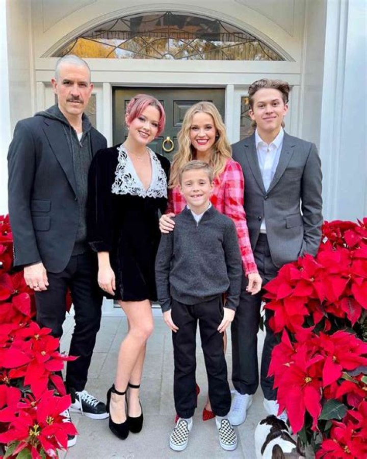 Unveiling The Love Life Of Reese Witherspoon: Who Is Her Spouse?